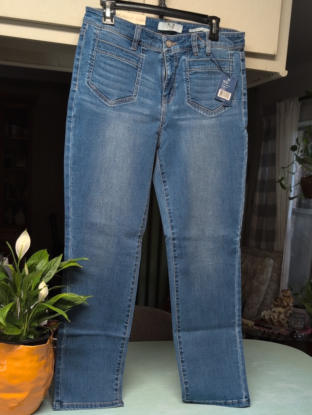 NIC+ZOE Straight Leg Jeans in Medium Blue Wash